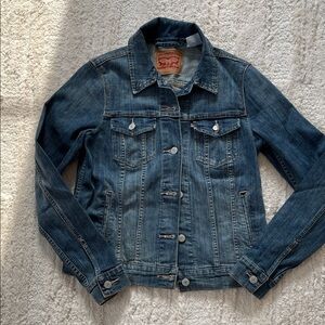 Levi's Women's Dark Blue Jean Jacket with stretch Medium m